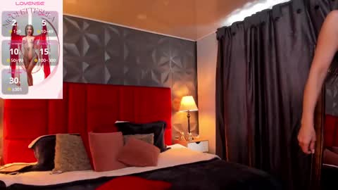 Snapshot of _nicoletteshea_ chatting on 02.25.25 _nicoletteshea_ online show from 02.25.25