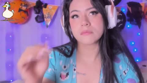 Snapshot of _niiky chatting on 10.24.25 niiky online show from 10.24.25