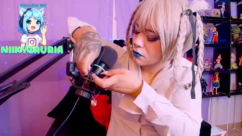 Snapshot of _niiky chatting on 11.07.25 niiky online show from 11.07.25