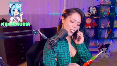 Snapshot of _niiky chatting on 12.01.25 niiky online show from 12.01.25