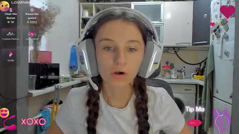 Snapshot of _nika_kik chatting on 09.26.25 Nika online show from 09.26.25