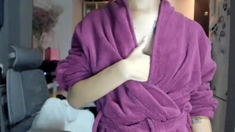 Snapshot of _nika_kik chatting on 09.28.25 Nika online show from 09.28.25