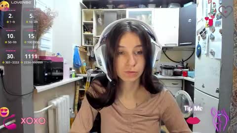 Snapshot of _nika_kik chatting on 10.27.25 Nika online show from 10.27.25