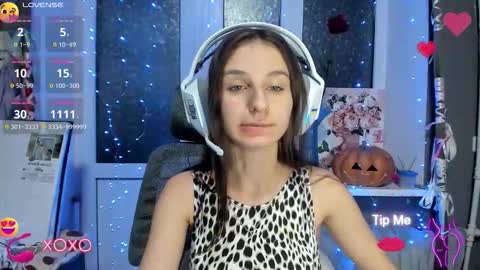 Snapshot of _nika_kik chatting on 10.28.25 Nika online show from 10.28.25