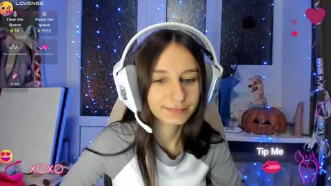 Snapshot of _nika_kik chatting on 10.29.25 Nika online show from 10.29.25