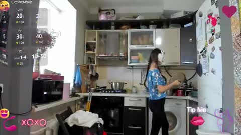 Snapshot of _nika_kik chatting on 10.31.25 Nika online show from 10.31.25