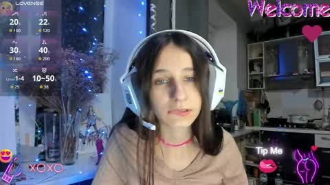 Snapshot of _nika_kik chatting on 11.17.25 Nika online show from 11.17.25