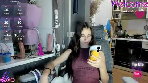 Snapshot of _nika_kik chatting on 11.26.25 Nika online show from 11.26.25