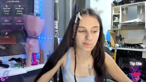 Snapshot of _nika_kik chatting on 11.28.25 Nika online show from 11.28.25