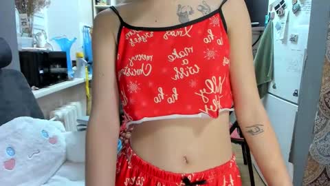 Snapshot of _nika_kik chatting on 12.01.25 Nika online show from 12.01.25