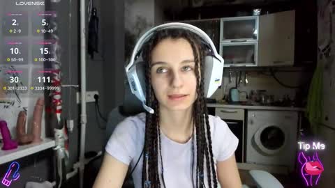 Snapshot of _nika_kik chatting on 12.14.25 Nika online show from 12.14.25