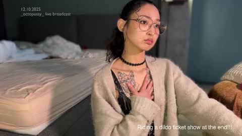 Mikayla online show from 10.12.25