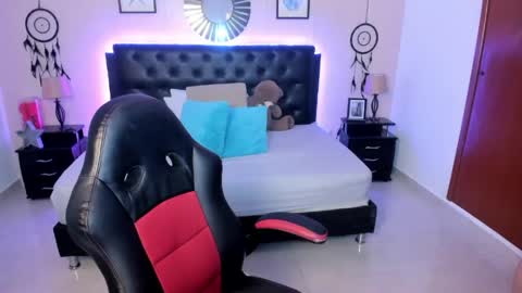 Olivia jones online show from 04.22.26