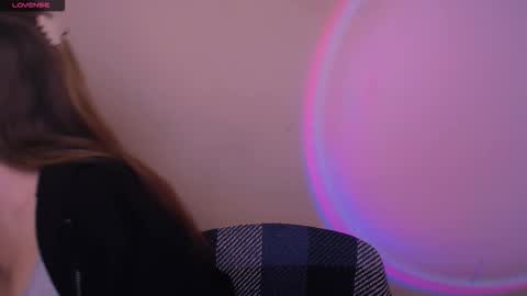 Snapshot of _oliviax_ chatting on 11.12.25 Olivia online show from 11.12.25