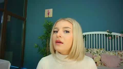 Snapshot of _parishill chatting on 10.25.25 Alisa online show from 10.25.25