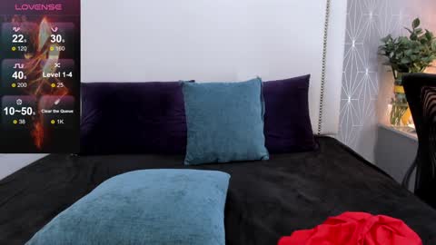  peach1  online show from 01.17.25