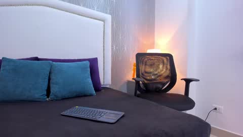  peach1  online show from 09.29.25