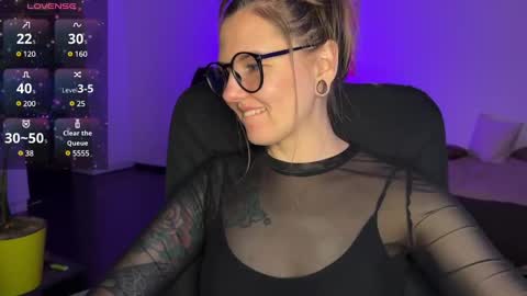  HADLY today day-off see u online 0112  online show from 01.26.25