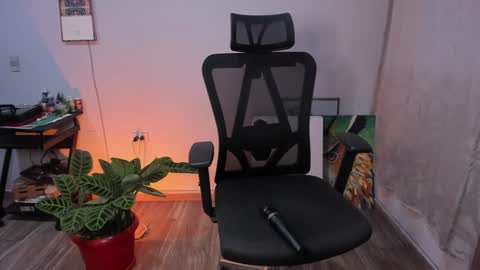 Snapshot of _purplecherry_ chatting on 01.13.25 Cherr online show from 01.13.25