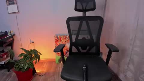 Snapshot of _purplecherry_ chatting on 03.05.25 Cherr online show from 03.05.25