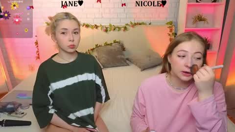 Merlizz Eva Jane Mila Nicole  left to right  online show from 04.25.26