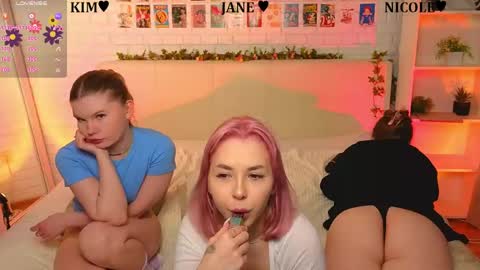 Merlizz Eva Jane Mila Nicole  left to right  online show from 06.08.26