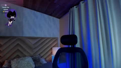 Snapshot of _raven_black chatting on 10.14.25 Raven online show from 10.14.25