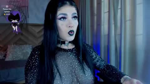 Snapshot of _raven_black chatting on 10.22.25 Raven online show from 10.22.25