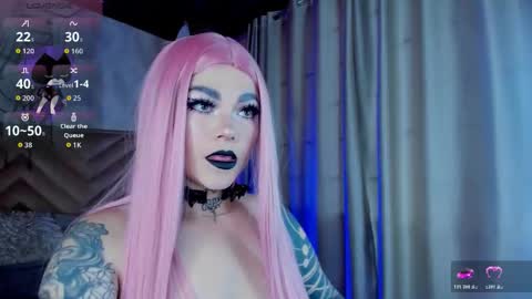 Snapshot of _raven_black chatting on 10.24.25 Raven online show from 10.24.25