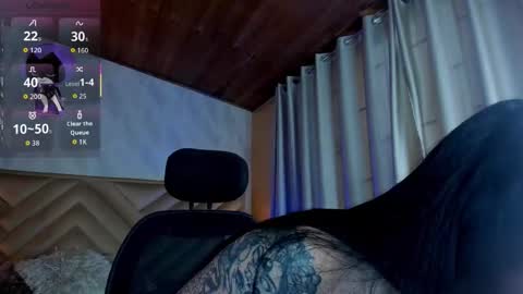 Snapshot of _raven_black chatting on 11.05.25 Raven online show from 11.05.25