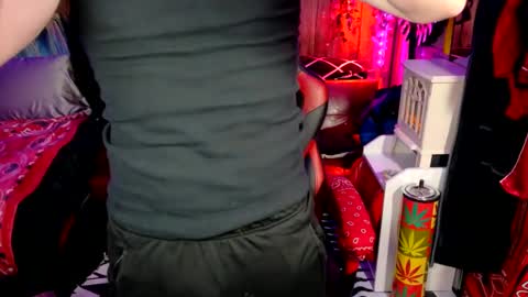 Snapshot of _redxxx chatting on 11.17.25 REDxxx online show from 11.17.25