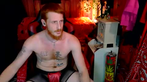 Snapshot of _redxxx chatting on 12.04.25 REDxxx online show from 12.04.25