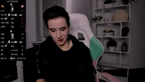 Snapshot of _rein_ramm chatting on 10.25.25 Rein online show from 10.25.25