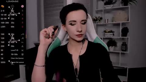 Snapshot of _rein_ramm chatting on 10.26.25 Rein online show from 10.26.25