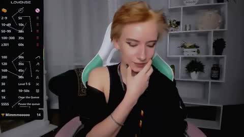 Snapshot of _rein_ramm chatting on 11.18.25 Rein online show from 11.18.25