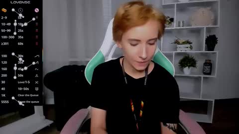 Snapshot of _rein_ramm chatting on 11.19.25 Rein online show from 11.19.25