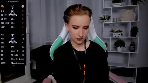 Snapshot of _rein_ramm chatting on 11.22.25 Rein online show from 11.22.25