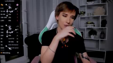 Snapshot of _rein_ramm chatting on 11.27.25 Rein online show from 11.27.25