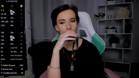 Snapshot of _rein_ramm chatting on 11.28.25 Rein online show from 11.28.25