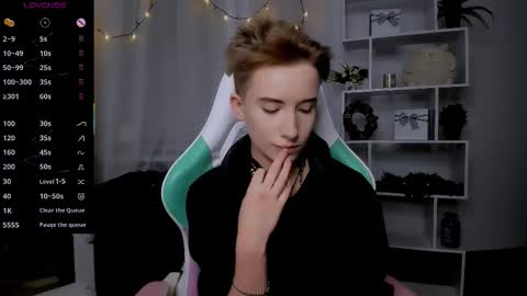 Snapshot of _rein_ramm chatting on 12.14.25 Rein online show from 12.14.25