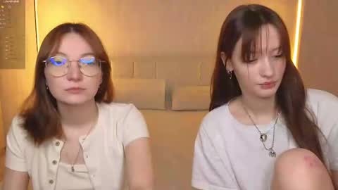 Snapshot of _reverse_gang_ chatting on 05.17.26 LISSAPVT IS OPEN online show from 05.17.26