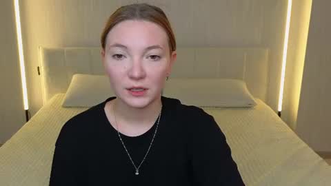 Snapshot of _reverse_gang_ chatting on 06.18.26 LISSAPVT IS OPEN online show from 06.18.26