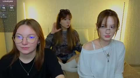 Snapshot of _reverse_gang_ chatting on 06.27.26 LISSAPVT IS OPEN online show from 06.27.26