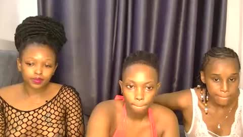 Snapshot of _roxxana chatting on 05.27.26 Roxxana online show from 05.27.26