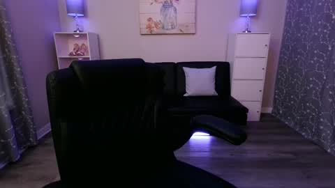 Snapshot of _samie_ chatting on 09.19.25 Samantha online show from 09.19.25