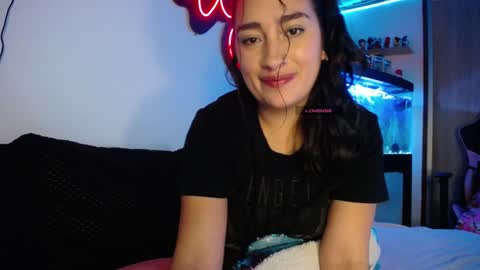 Snapshot of _santalove_ chatting on 01.06.25 SantaLove online show from 01.06.25