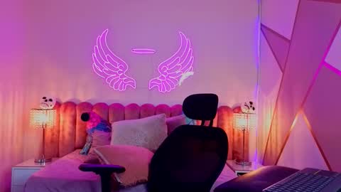 Snapshot of _scarletmoore chatting on 10.28.25 Scarlett online show from 10.28.25