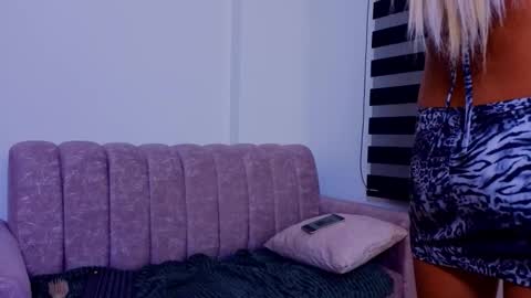 Snapshot of _scarletmoore chatting on 12.03.25 Scarlett online show from 12.03.25