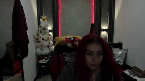 Snapshot of _selene_red chatting on 01.10.25 Selene online show from 01.10.25
