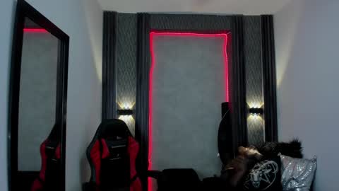 Snapshot of _selene_red chatting on 01.11.25 Selene online show from 01.11.25